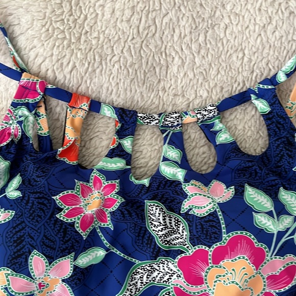 NWT TANKINI TOP WITH BUILT IN BRA - Picture 2 of 6